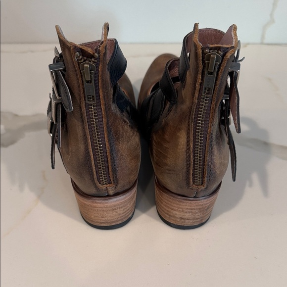 Free Bird Scarlett Brown and Black Women's Ankle Boots size 9 - Picture 5 of 5